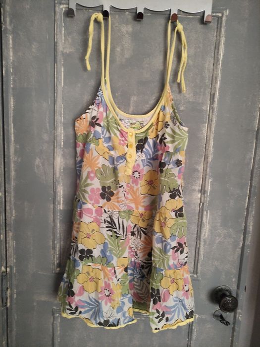 Vários vestidos a vários preços