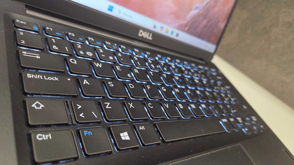 MOCNY Dell Latitude 7390 i7 8650U ram 16GB dysk 256SSD FHD IPS Laptop