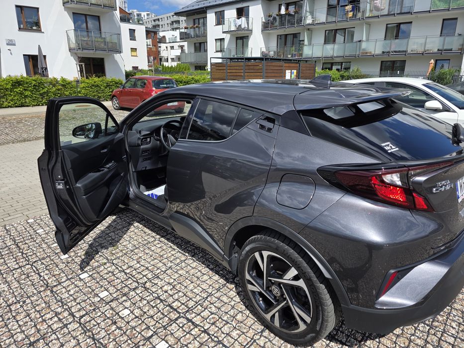 Toyota C-HR samochód