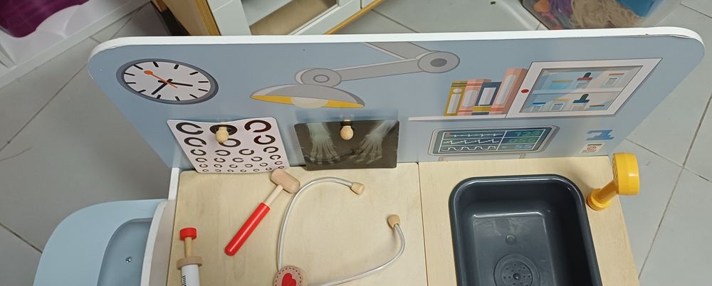 Clínica para bebés e veterinário 2 em 1