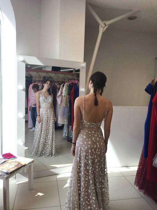 Вечірня сукня або на випускний