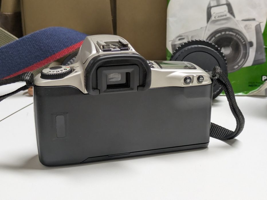 Canon EOS 300 + Lente 70-300 + Mala