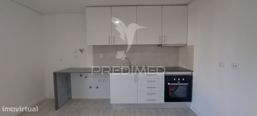 Apartamento T2 Remodelado na Amora | Com Varanda