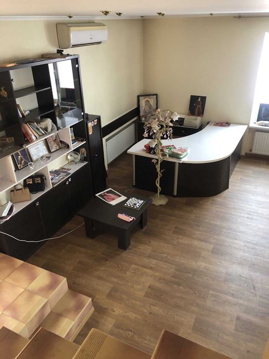 Продам 2-поверховий будинок 5 кімн. з капремонтом, вул. Ріхтера