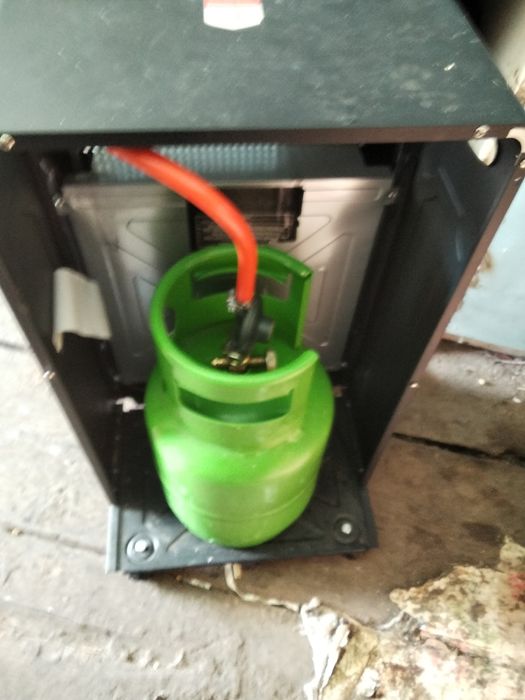 Продам конвектор газовий не працує.кнопка.на запал.газу.разом.збалоном