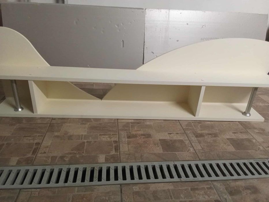 Biała wisząca półka