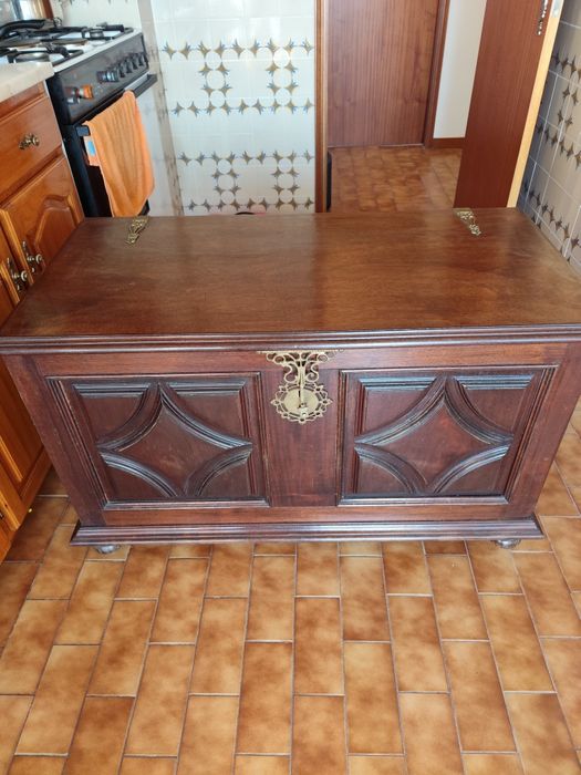 Baúl antigo bom estado, posso trocar por guitarra