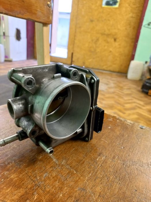 Продам дросельну заслонку