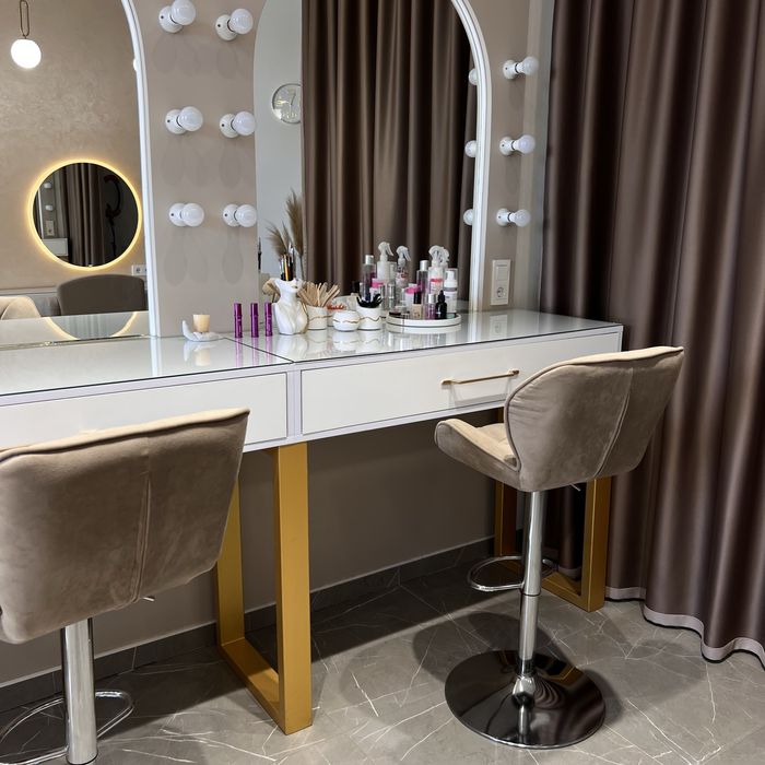 Меблі  для салону краси, робочі меблі візажистів та стилістів