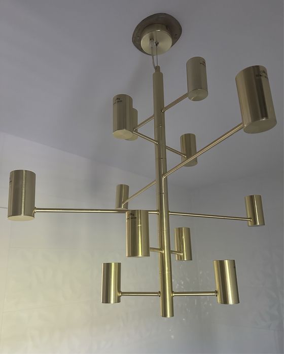 Żyrandol - lampa na 12 żarówek.