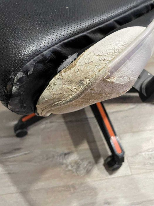 Игровое кресло DXRacer (на запчасти или под восстановление)