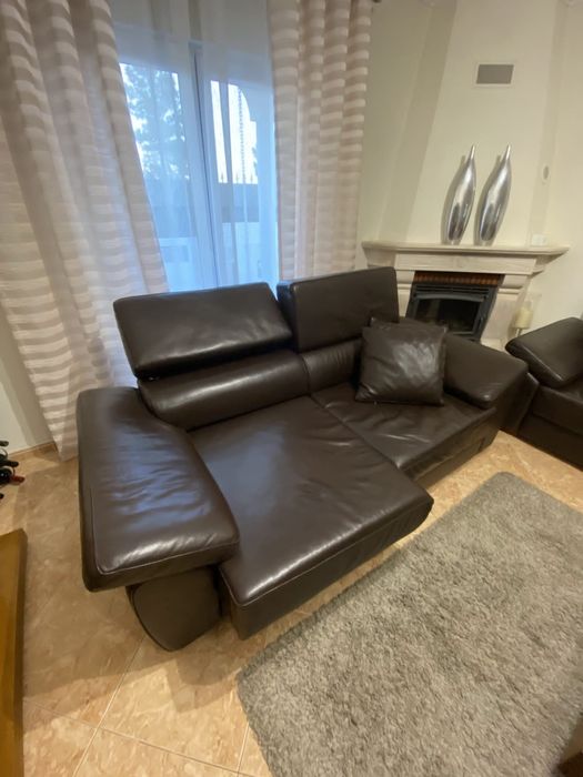 Dois Sofás de cabedal