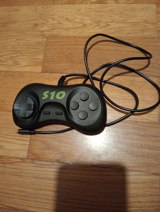 Portable Retrovision S10 gaming console with 500 games64284483823489123