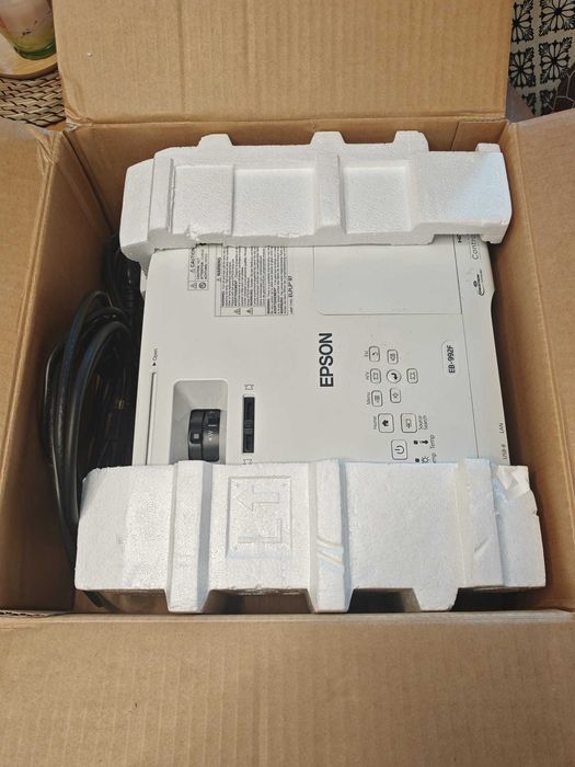 Projektor Epson bardzo mało używany (2 sztuki)