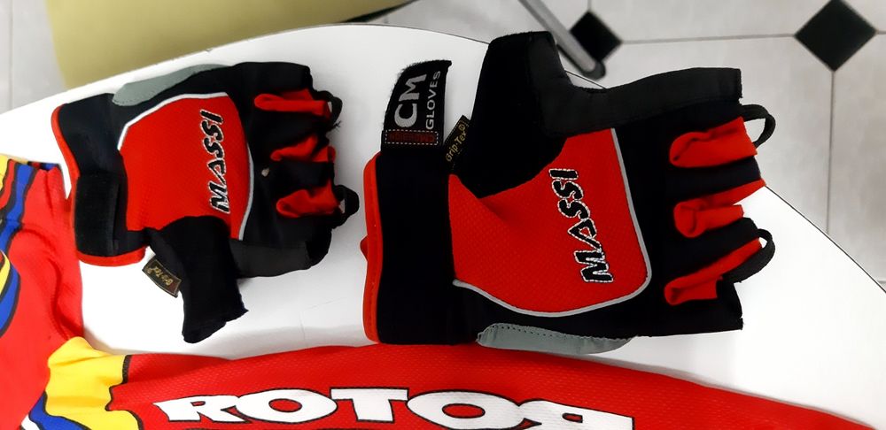 Roupa ciclismo com capacete