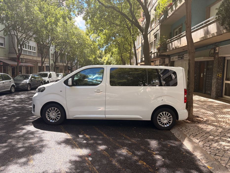 Aluguer de carrinha de carrinha 9 lugares