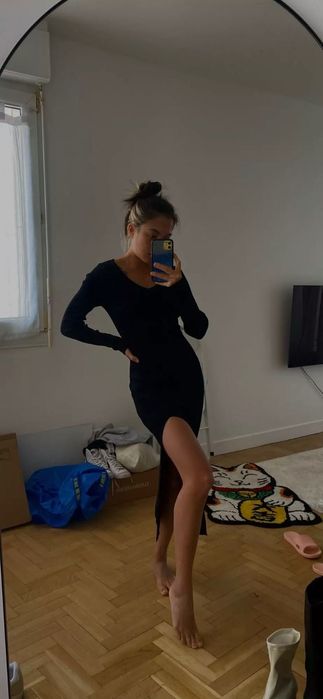 Czarna maxi sukienka rozcięciem