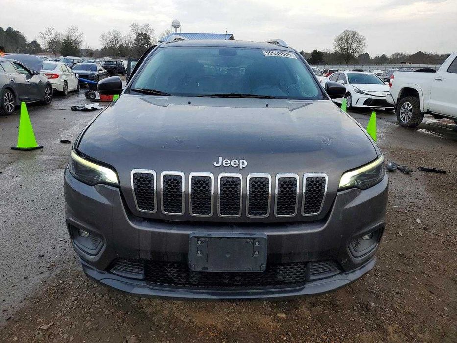 Бампер передній Jeep Cherokee шрот разборка автозапчастини б/в запчастини