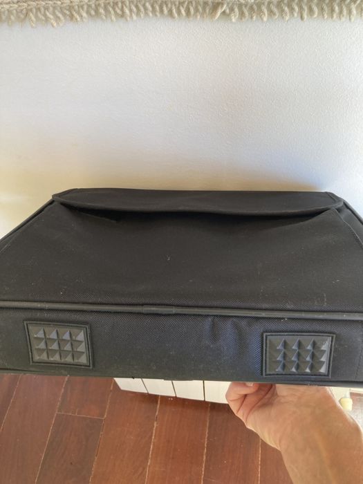 Pasta documentos, livros, portátil