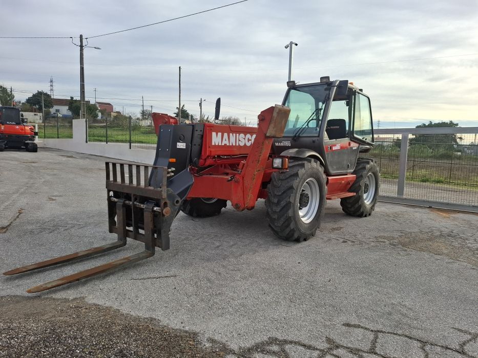 Manitou telescópico com matrícula