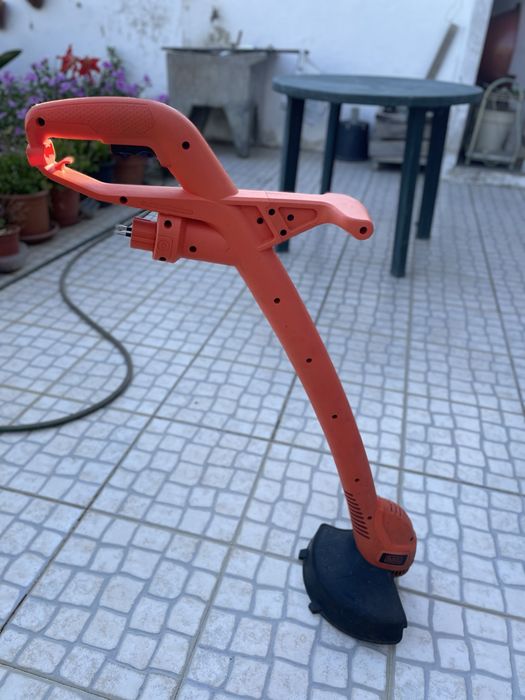 Aparador Elétrico Black+Decker GL360