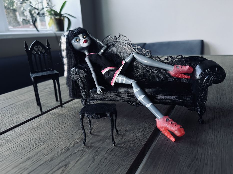 Набір меблів для Monster High Draculaura | готичний диван, стілець, столик