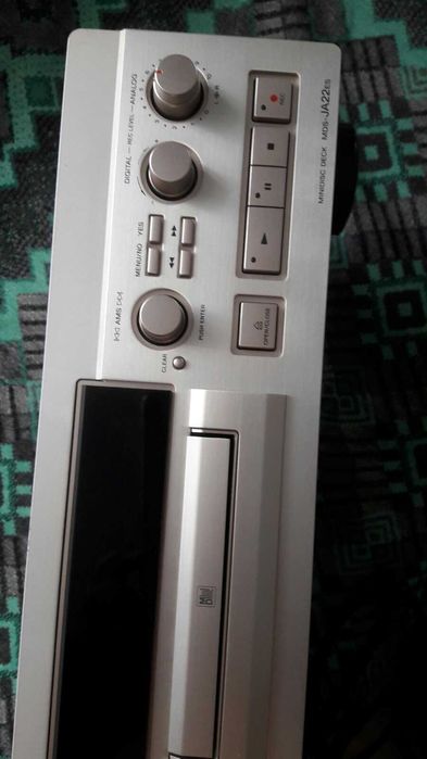 мини дисковая дека Sony-MDS-JA22ES с пультом\состояние как новая!
