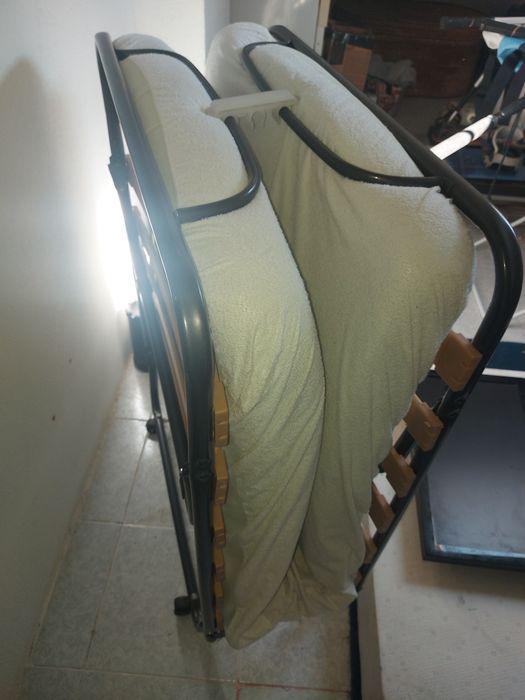 Cama amovivel com colchao incluido em optimo estado