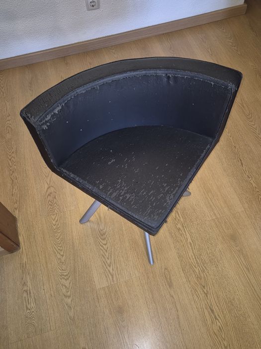 Mesa de vidro  com 4 cadeiras - preto