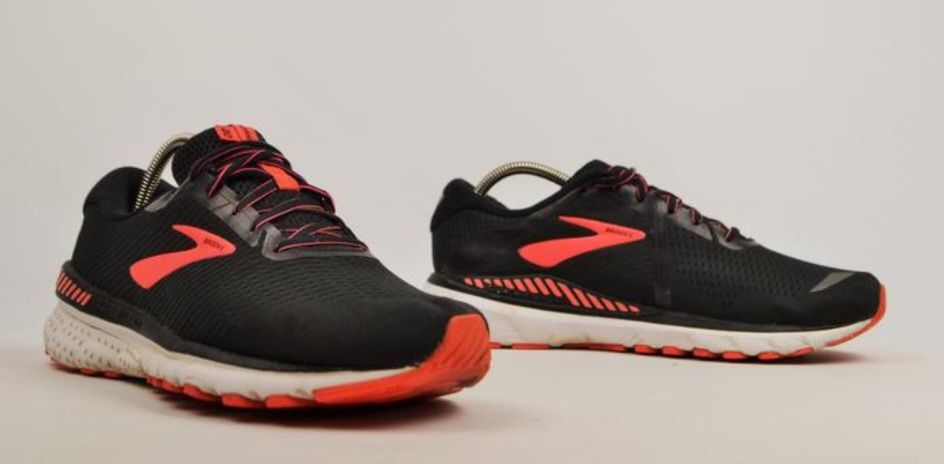 кросівки бренду Brooks, модель Adrenaline GTS 20.