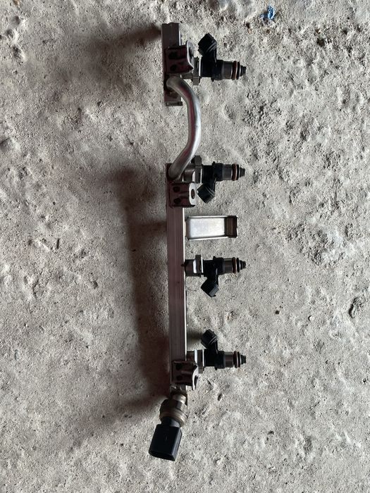Рейка з форсунками 1.4 tsi