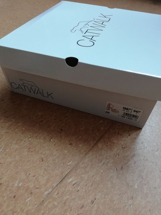 Buty damskie obcas beżowe