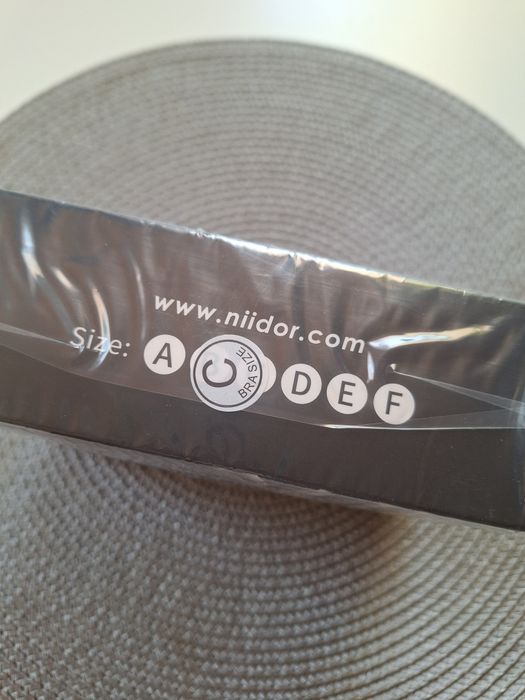 Biustonosz samonośny samoprzylepny rozmiar C