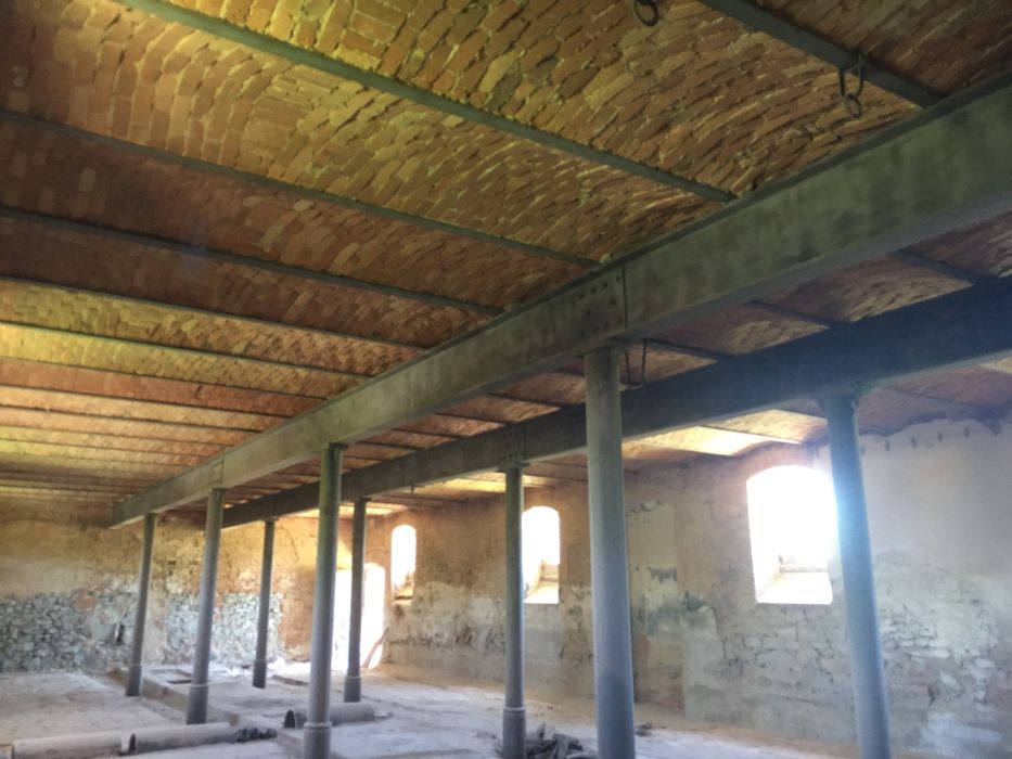 Piaskowanie i Sodowanie cegły klinkieru piaskowca elewacji ceglanej