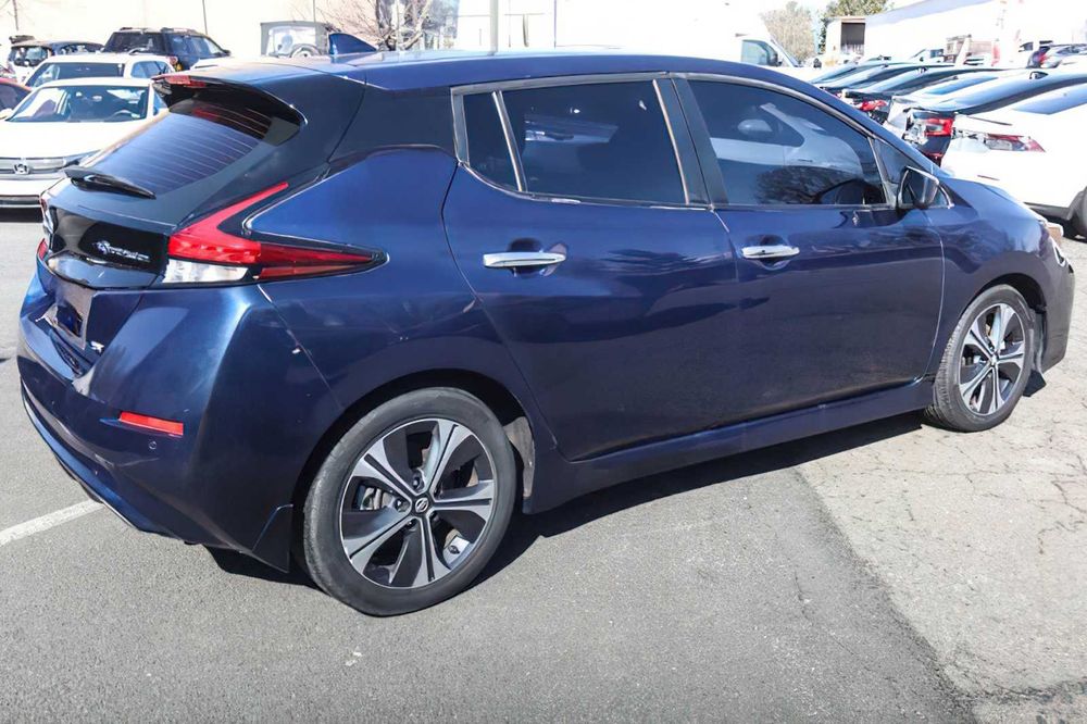 Nissan LEAF SV      2020