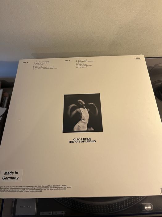 Vinil Olivia Dean - The art of Loving
