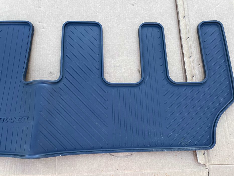 Dywanik gumowy tył Ford Transit Costum 3 rząd