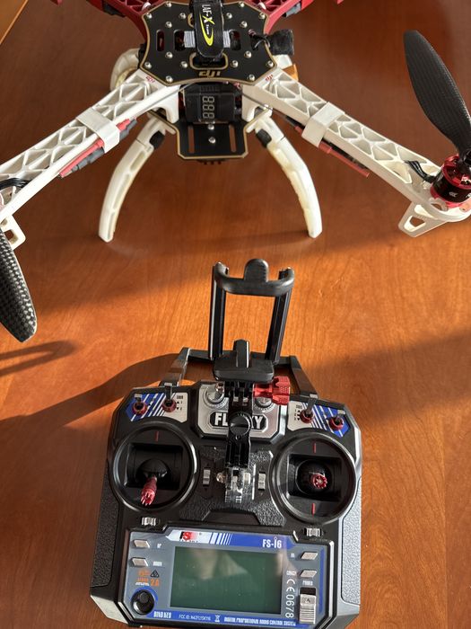Drone dji F450 com motores Racestar BR 2312