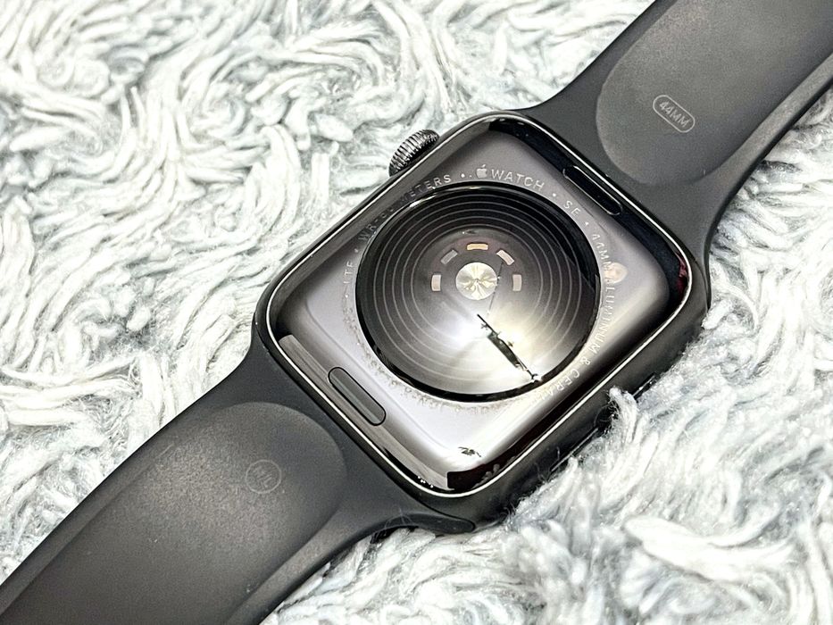 Apple Watch SE (44 mm) LTE, отличное состояние! A2354