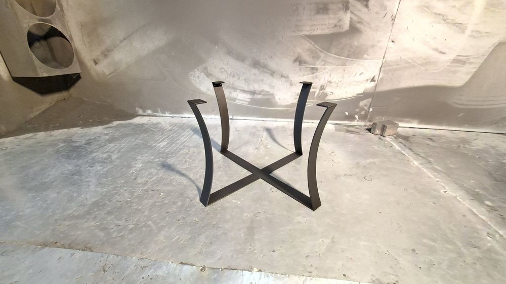 Nogi metalowe do mebli industrialnych