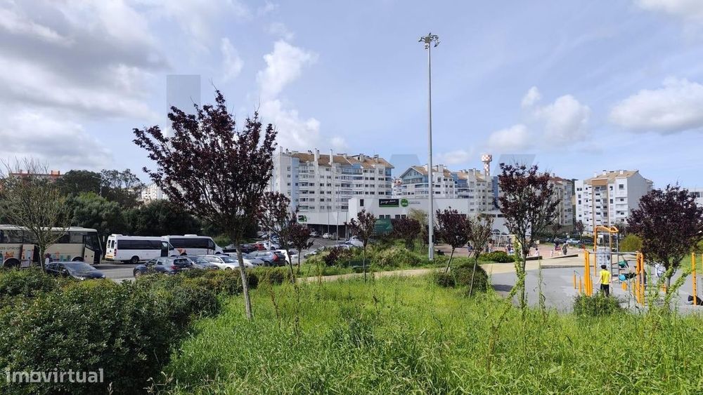 Terreno Urbano | 225 m2 de construção| Oportunidade Única em Zona de E