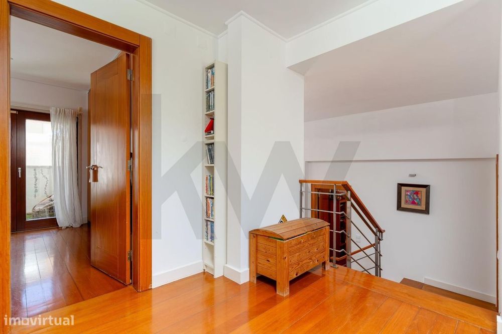 Moradia T4+1 com piscina, jardim amplo e garagem | Barcarena