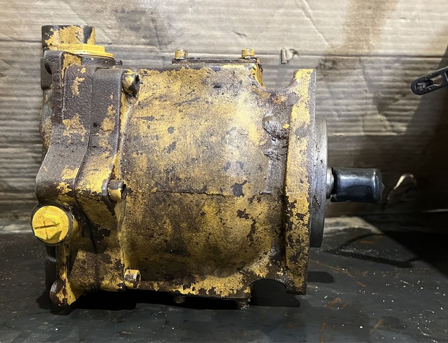 Bomba Hidráulica (Komatsu WB93R-5)