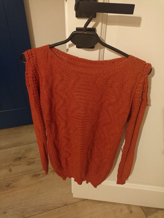 Sweterek z ciekawym rękawem