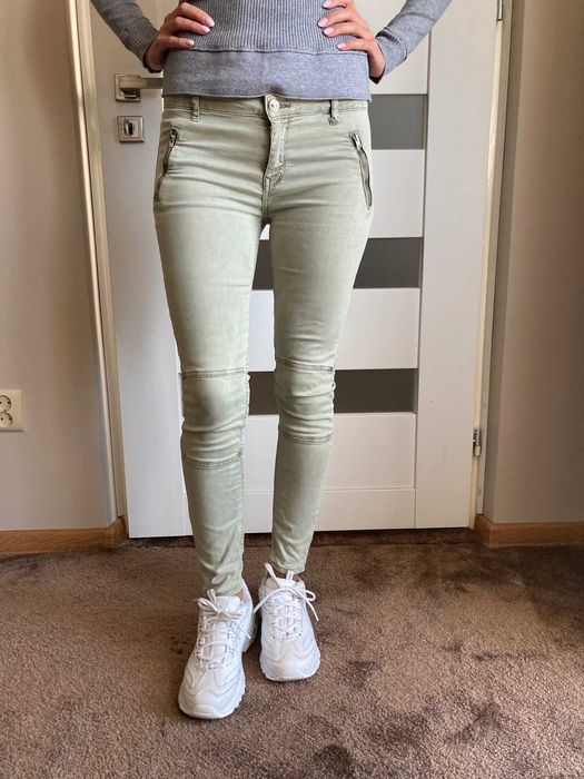 Spodnie rurki Zara khaki skinny zamki pastelowy zielony