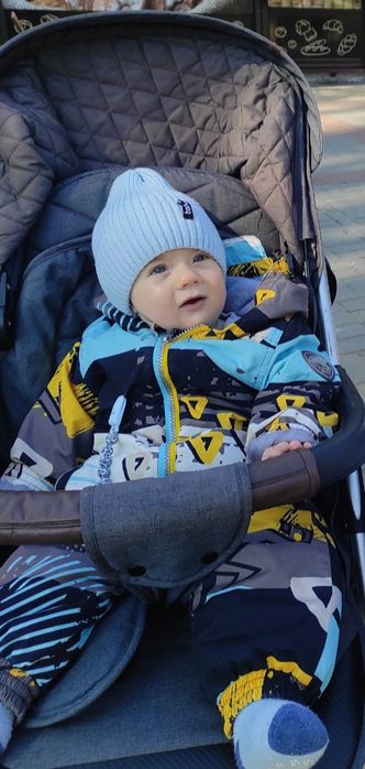 Продам демисезонный комбинезон.