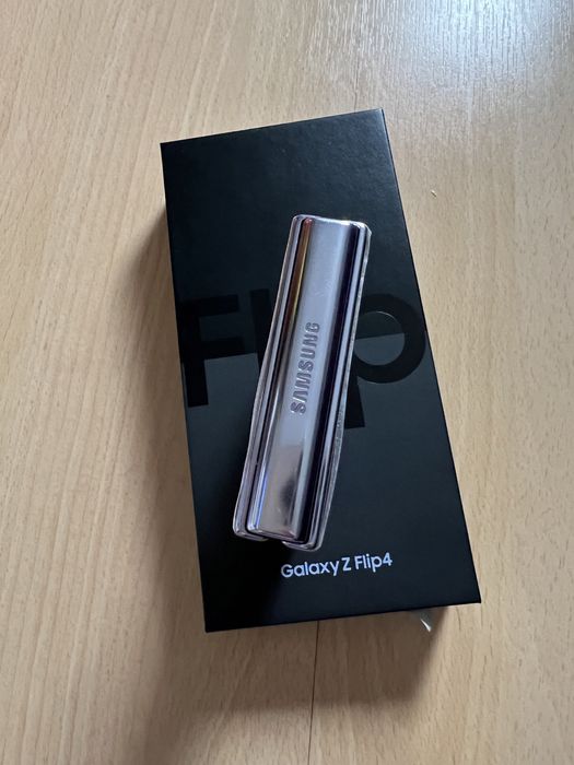 Samsung Galaxy Z Flip 4 Novo