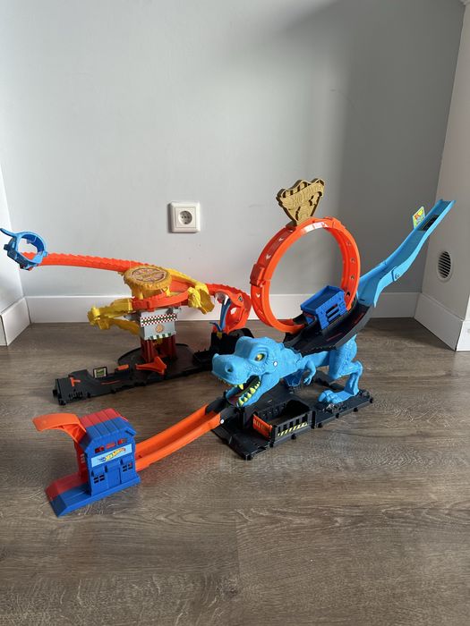 Hot wheels трек, кобра, динозавр