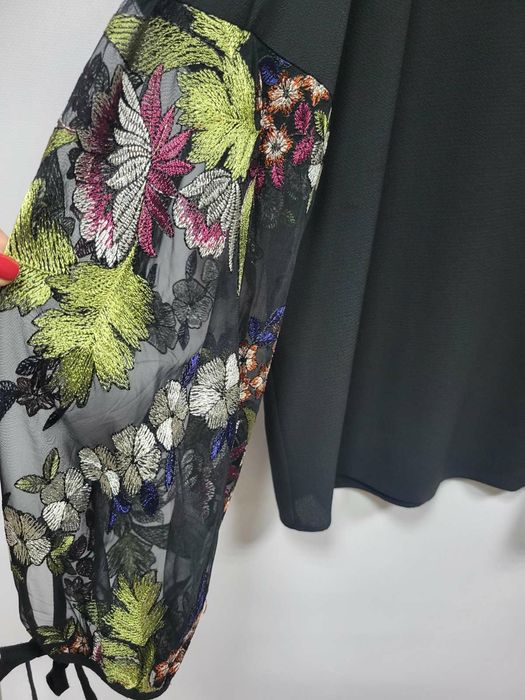 Чудова блуза з вишивкою, розмір XL-XXL