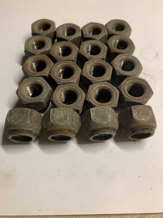 Диски  R16, 5x114,3, ET 40, DIA 66,1 з оригінальними ковпаками Nissan